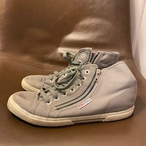 Superga grey hightops size 8. Gently worn.